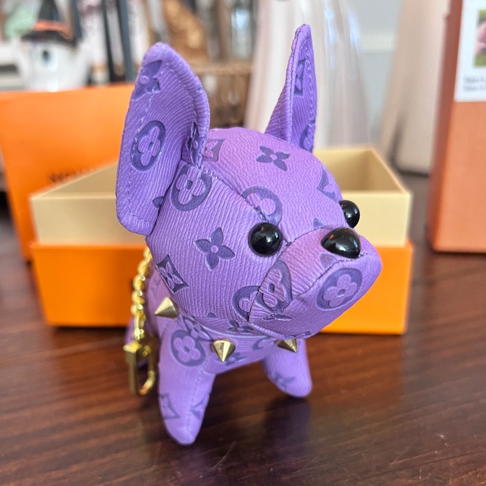 Dog keychain lv